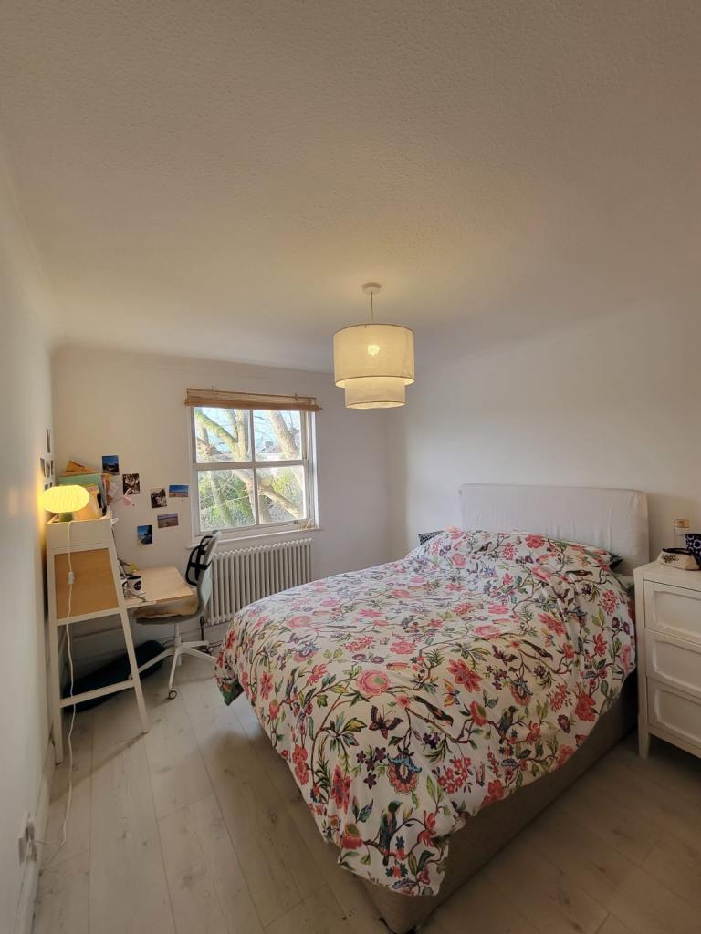 Bright double room - lovely Queen’s Park