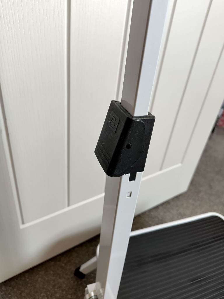 Folding step stool with handle