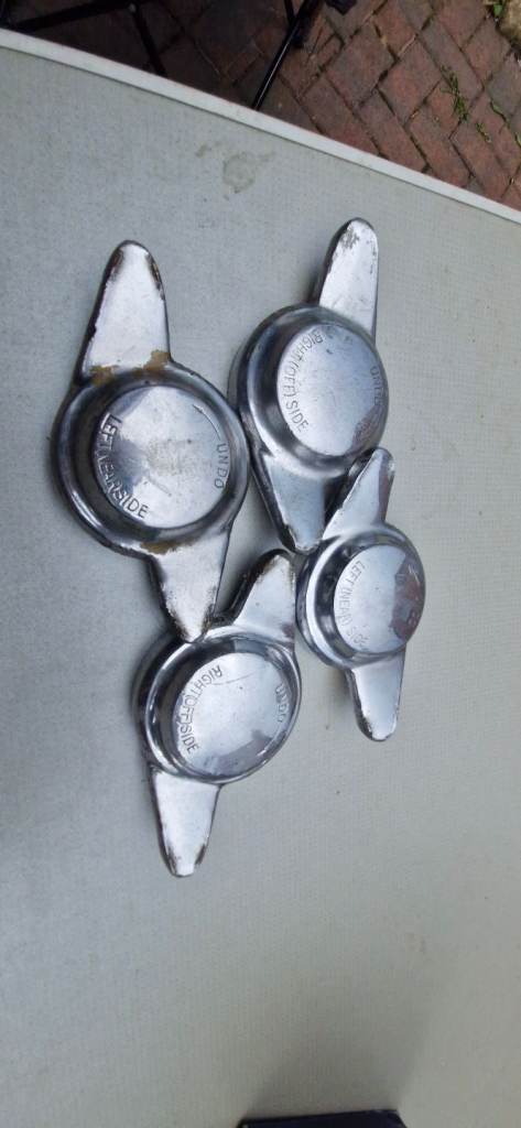 Classic car wheel spinners 