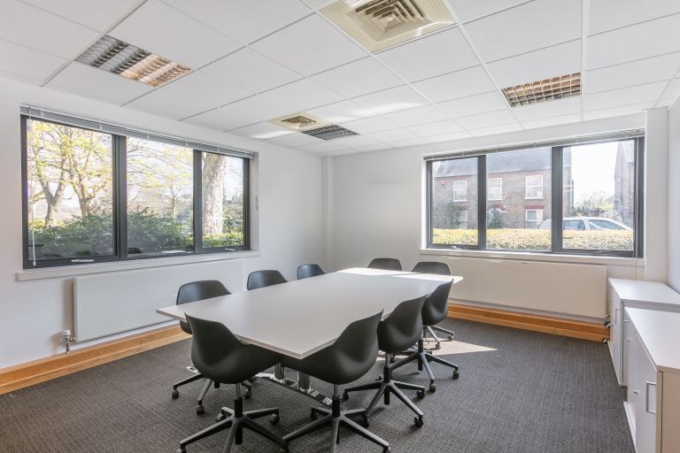 Cambridge - CB249AD \ Large Flexible Office Space for Up to 10 Desks