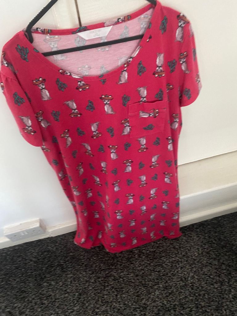 Ladies nightie size 14/16 collection only