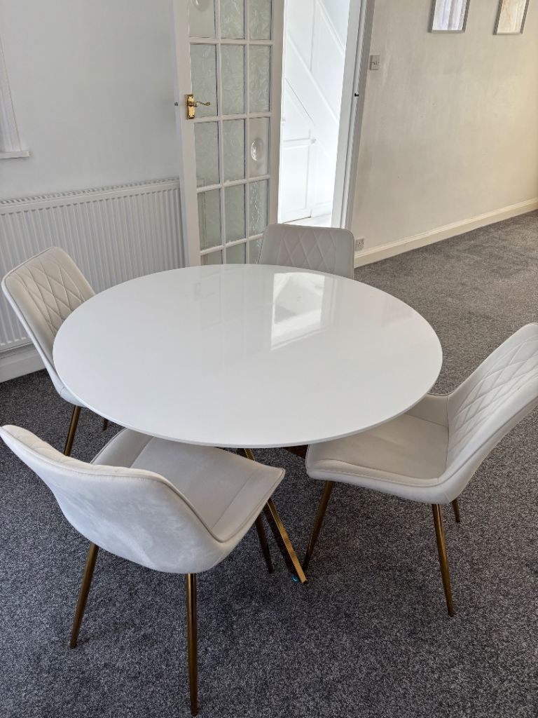 Dining set in excellent condition