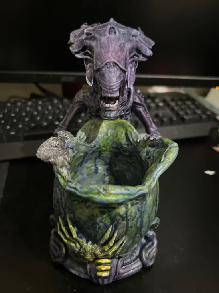3d printed alien pen & pencil holder 