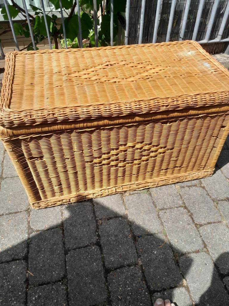 Wicker ottoman 