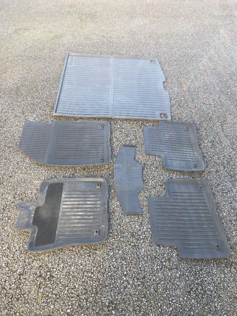 Volvo V60. Genuine Volvo rubber mats.