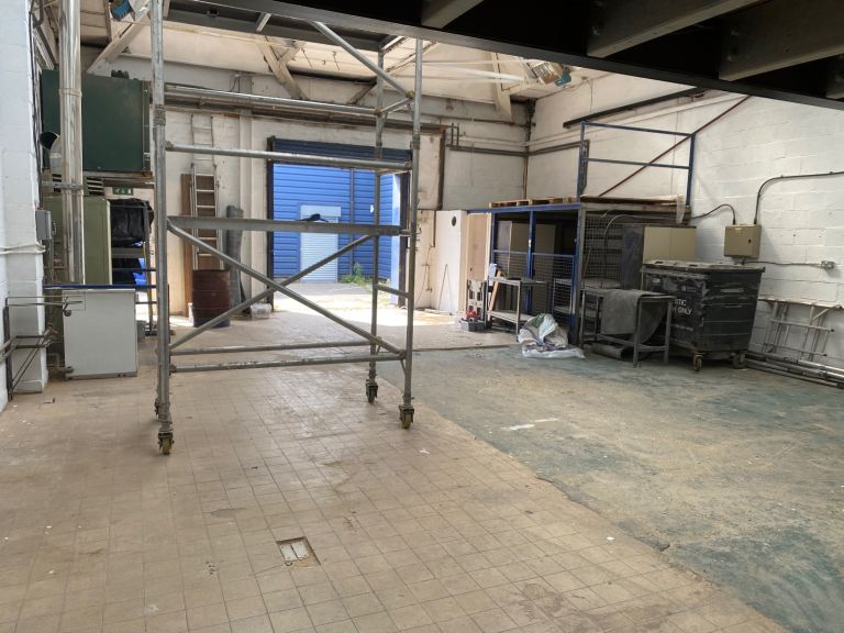 Industrial unit to let with office space 