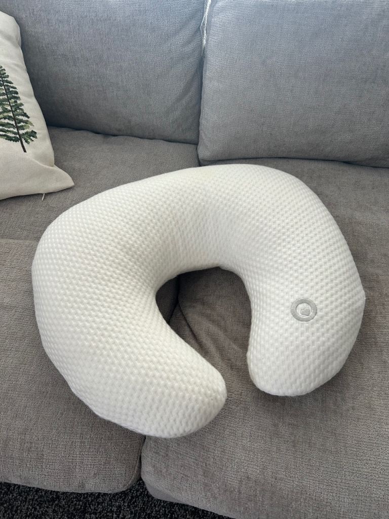 Baby nursing and feeding pillow