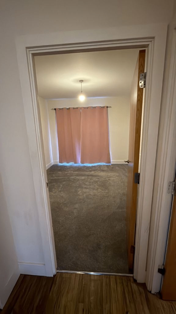 Spacious & Cosy Double Room For Rent AT CR4 4FN