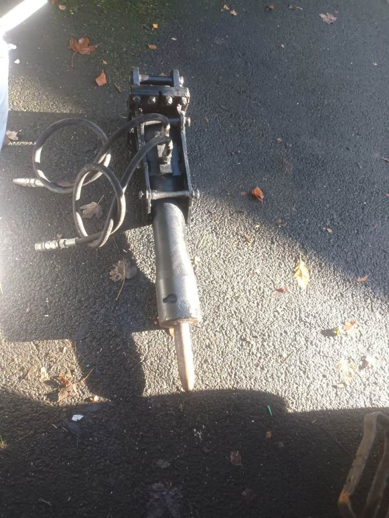 Mini digger pecker / breaker