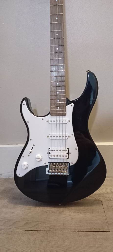 Yamaha pacifica electric guitar LEFT HANDED