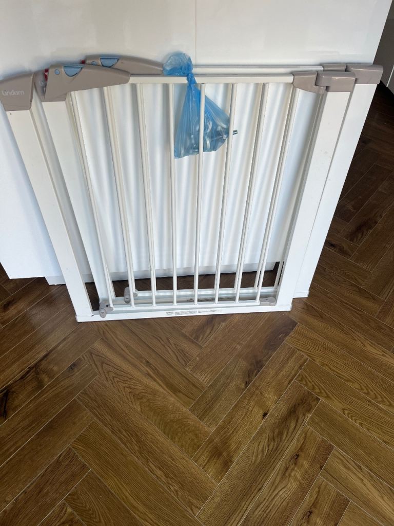 2 x Lindam Baby Pressure Fit Safety Gates - White, Good Condition