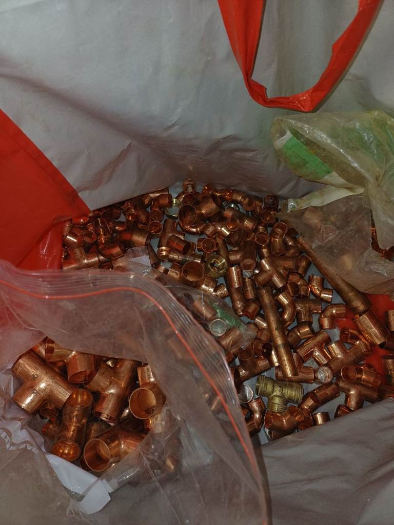 image for Big mixed bag of copper pipe fittings (15mm and 22mm