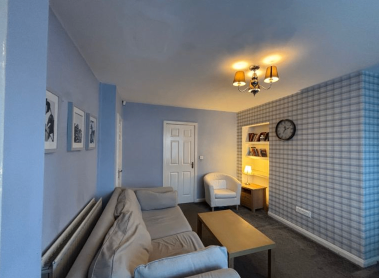 Modern 2-Bedroom House | Furnished | Fitted Kitchen | Parking | Harcourt Road, Erdington - B23