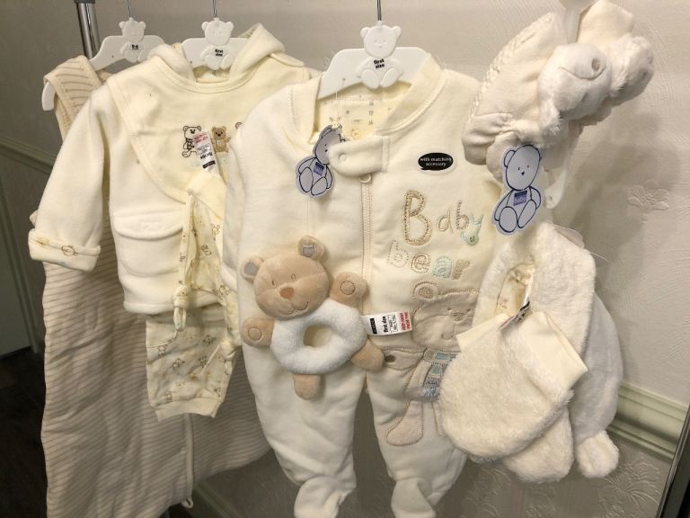 Baby  0-6 months /9lbs 11 as new with tags