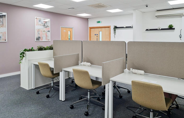 Chippenham - SN140GT \ Desk Space Available in a Coworking Environment