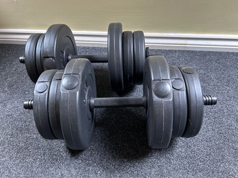 Adjustable dumbbells
