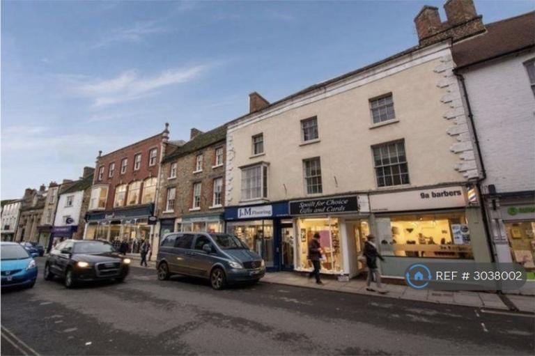 3 bedroom flat in High Street, Malmesbury, SN16 (3 bed) (#3038002)
