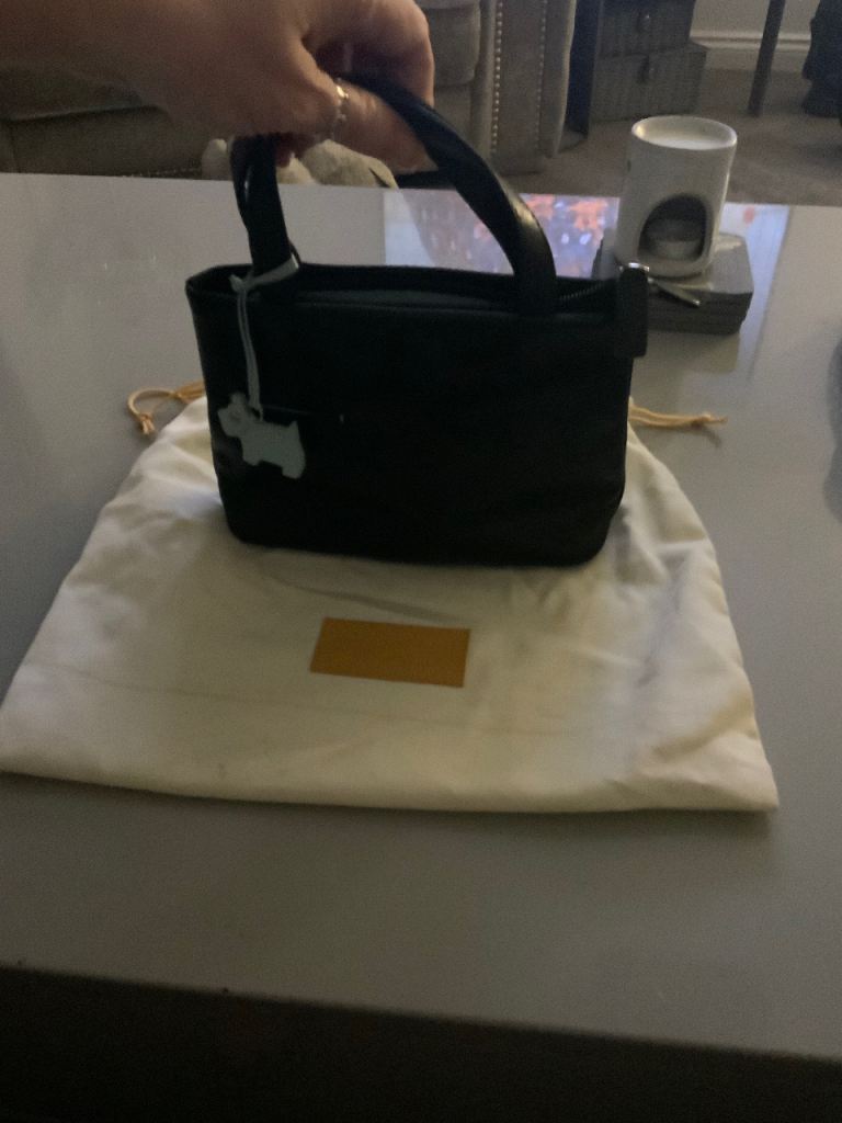 Gorgeous little hand bag