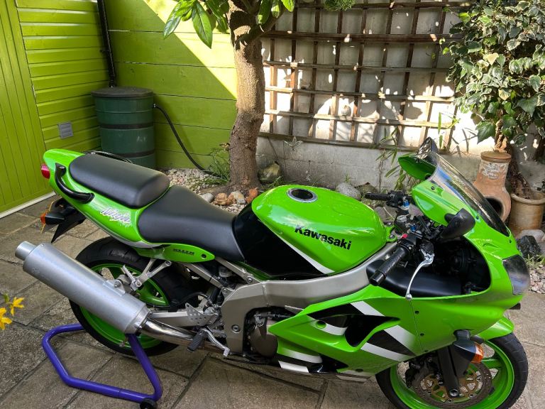 Kawasaki ZX6R Ninja 636cc A1P Low Mileage example.