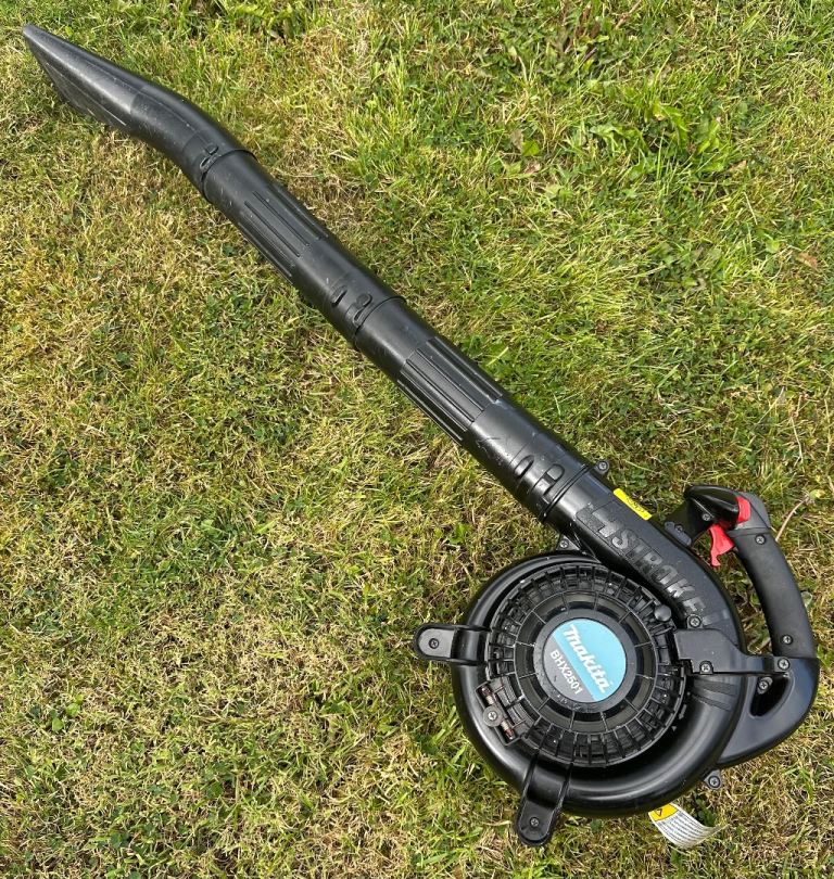 Makita 4 stroke handheld petrol leaf blower super cond. lawnmower mower trimmer power tools