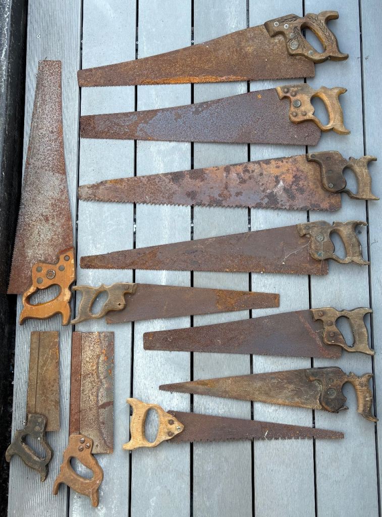 Vintage hand saws tools x 11