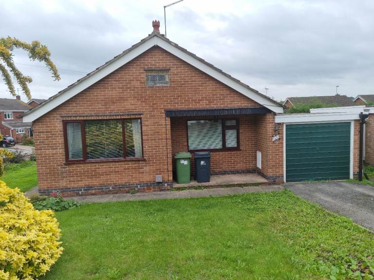 Spacious 2 bed bungalow in Marehay Ripley DE5