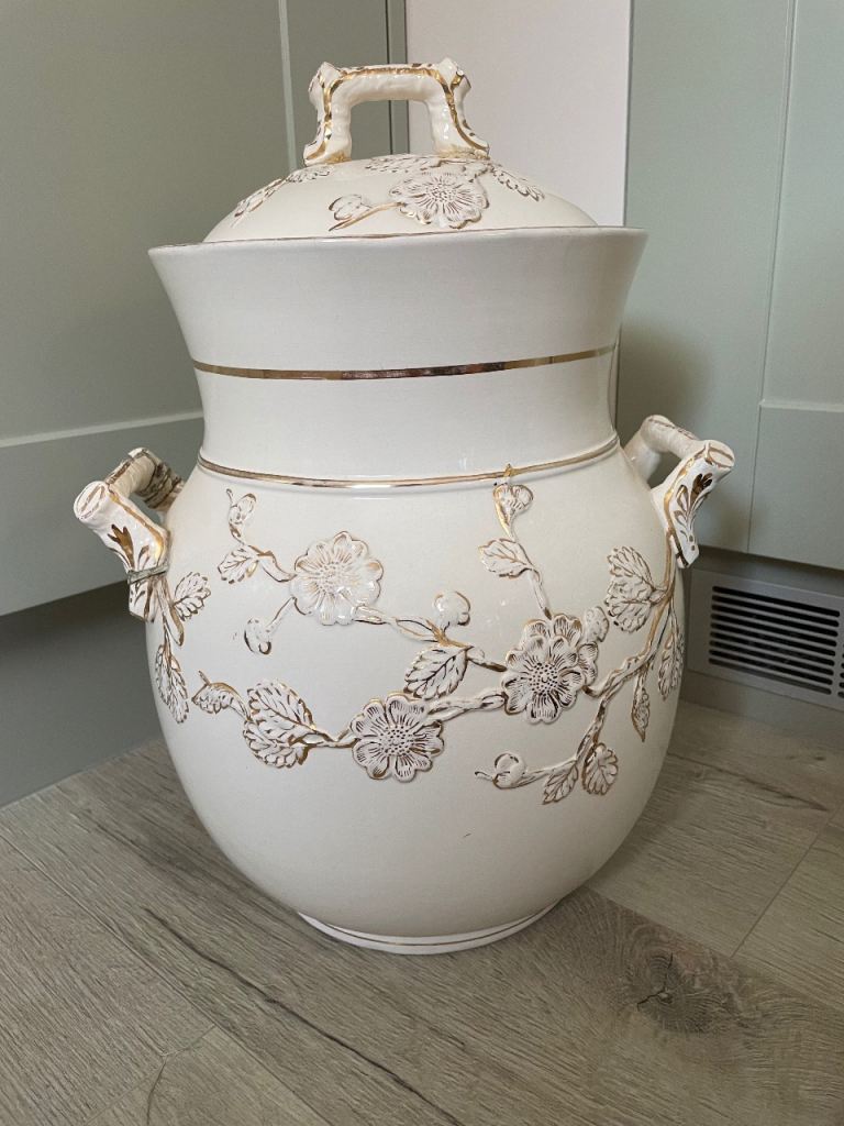 Large Cream & Gold Jar/Pot