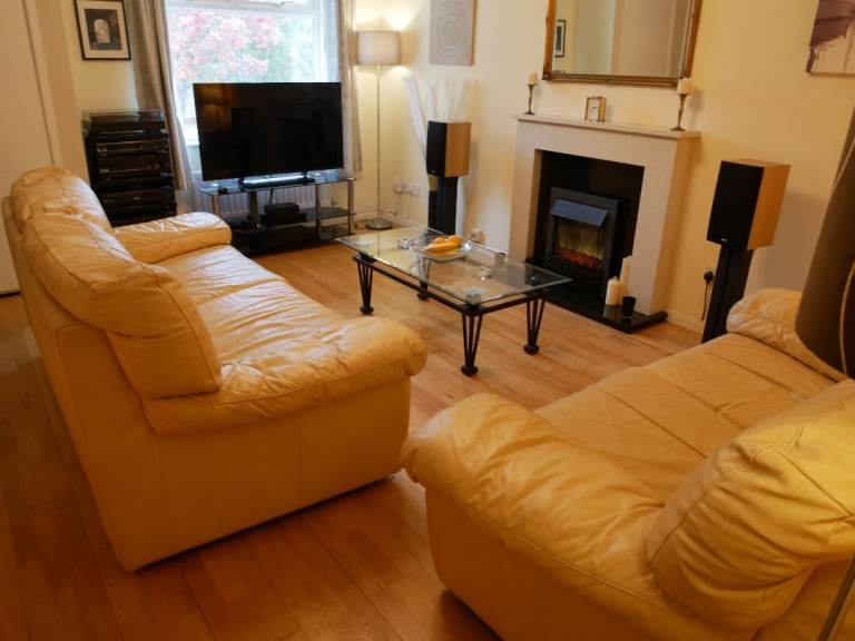 Tivoli 3 seat plus 2 seat leather sofas. FREE collection only for Sale