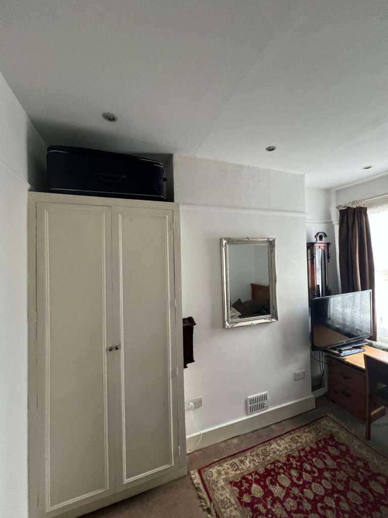 Room to Rent – SW11, Clapham Junction (5 min walk to station)