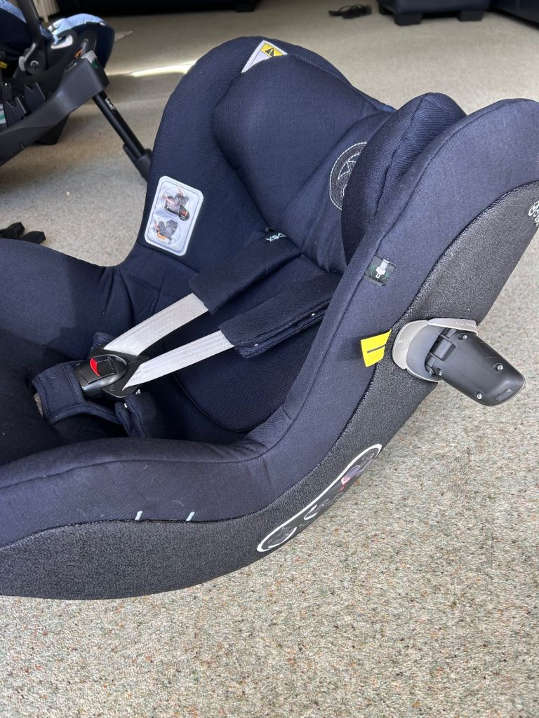 Cybex Sirona Z i-size 360 rotating car seat and Z 360 rotating isofix base
