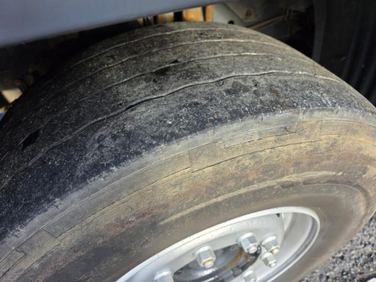 2015 Scania P320 6X2 Twin Wheel 27ft Curtainsider Body