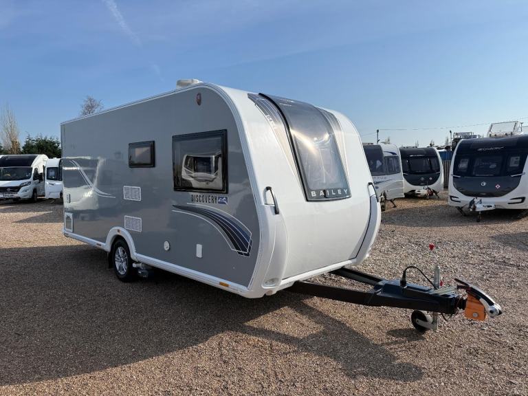 2024 BAILEY DISCOVERY D4-4 - 4 BERTH FIXED BED TOURING CARAVAN *THULE BIKE RACK*