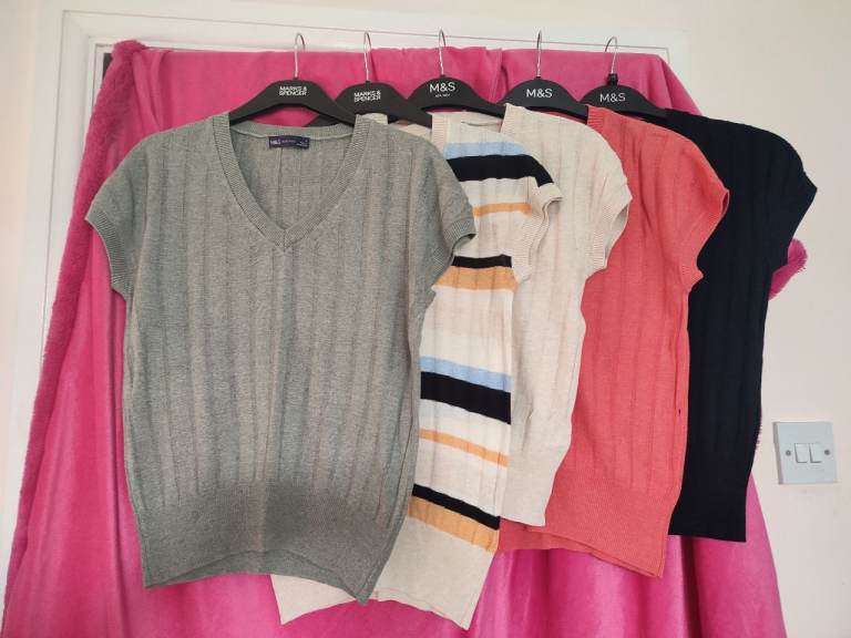 M&S FINE KNIT TOPS SIZE SMALL