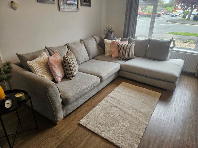 DFS Corner Sofa – Excellent Condition – Pet & Smoke Free – Delivery Available