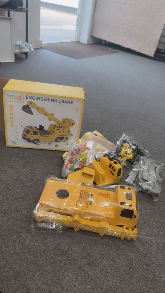 We're selling this engineer crane toy in cheap price good quality 