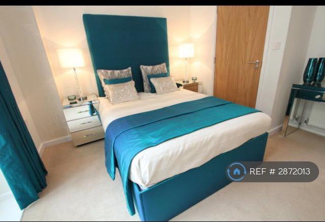 2 bedroom flat in Chris Pullen Way, London, N7 (2 bed) (#2872013)