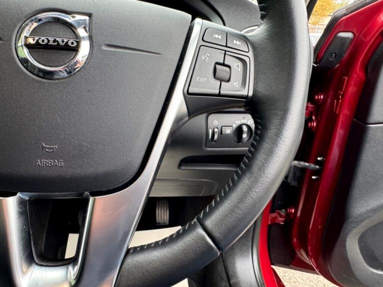 2016 Volvo V40 2.0 D2 Momentum Nav Plus Hatchback 5dr Diesel Manual Euro 6 (s/s) (120 ps) Hatchba...