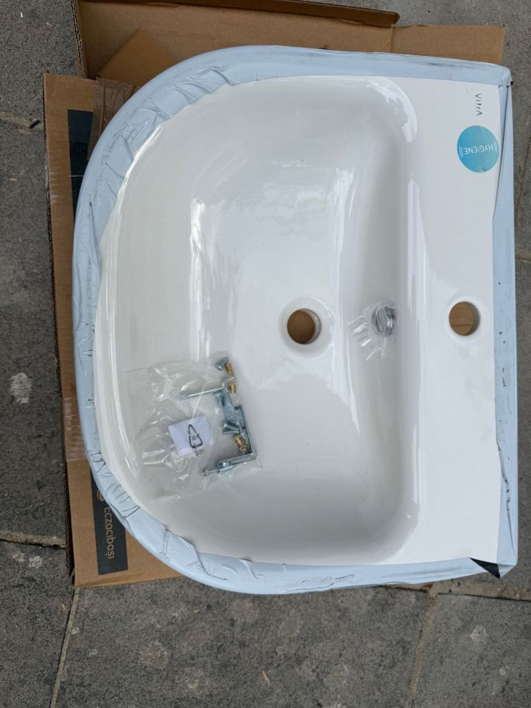 Semi recessed bathroom basin sink 55cm new