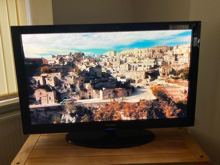 Samsung Flat Screen TV – Excellent Condition