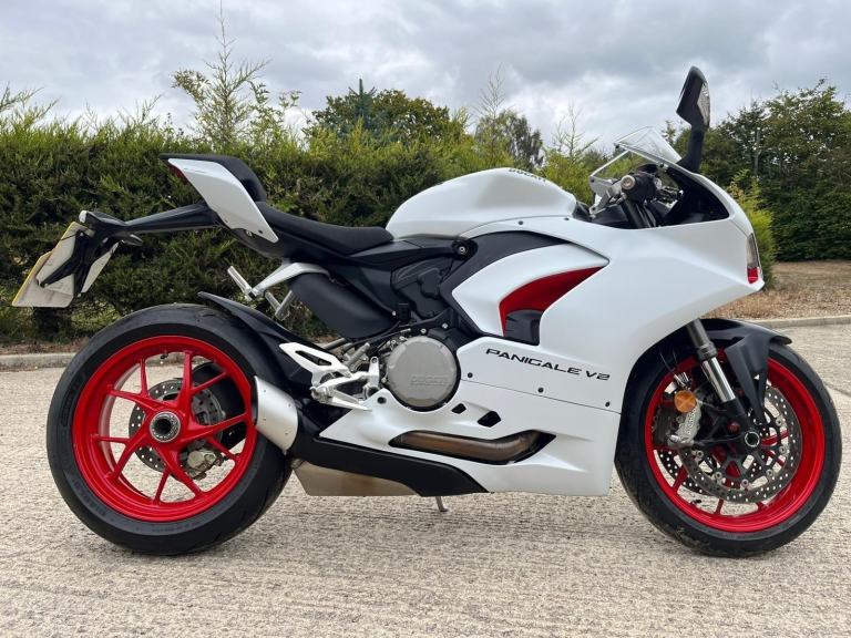 2022 71 DUCATI PANIGALE V2 WHITE - 1421 MILES HPI CLEAR SPORTS 955 NEW MOT