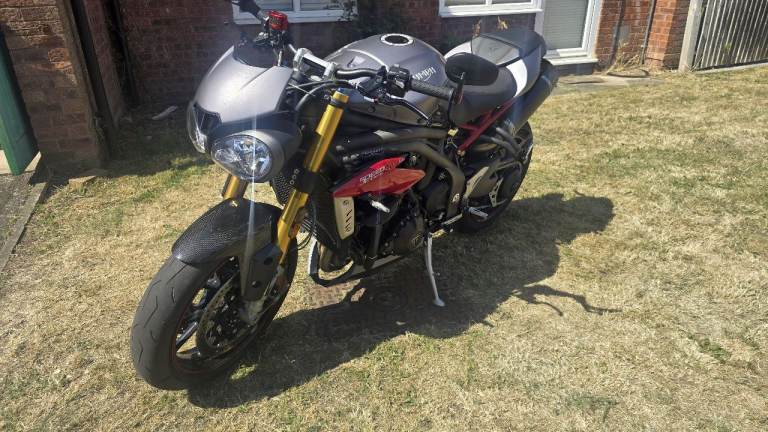 2017 Triumph Speed Triple 1050R, 2017, 1050 (cc) - FSH - 2K Factory Extras