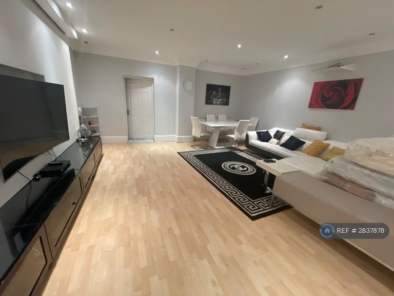 1 bedroom in Holland Park Avenue, Ilford, IG3 (#2837878)