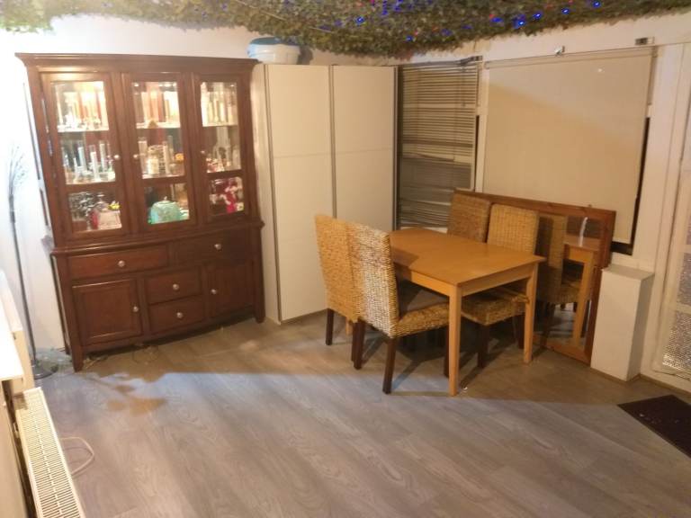 Very nice large room in 2bed house tgsrden,o let asp.