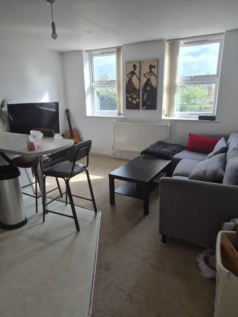 A double room in a 2 bedroom flat