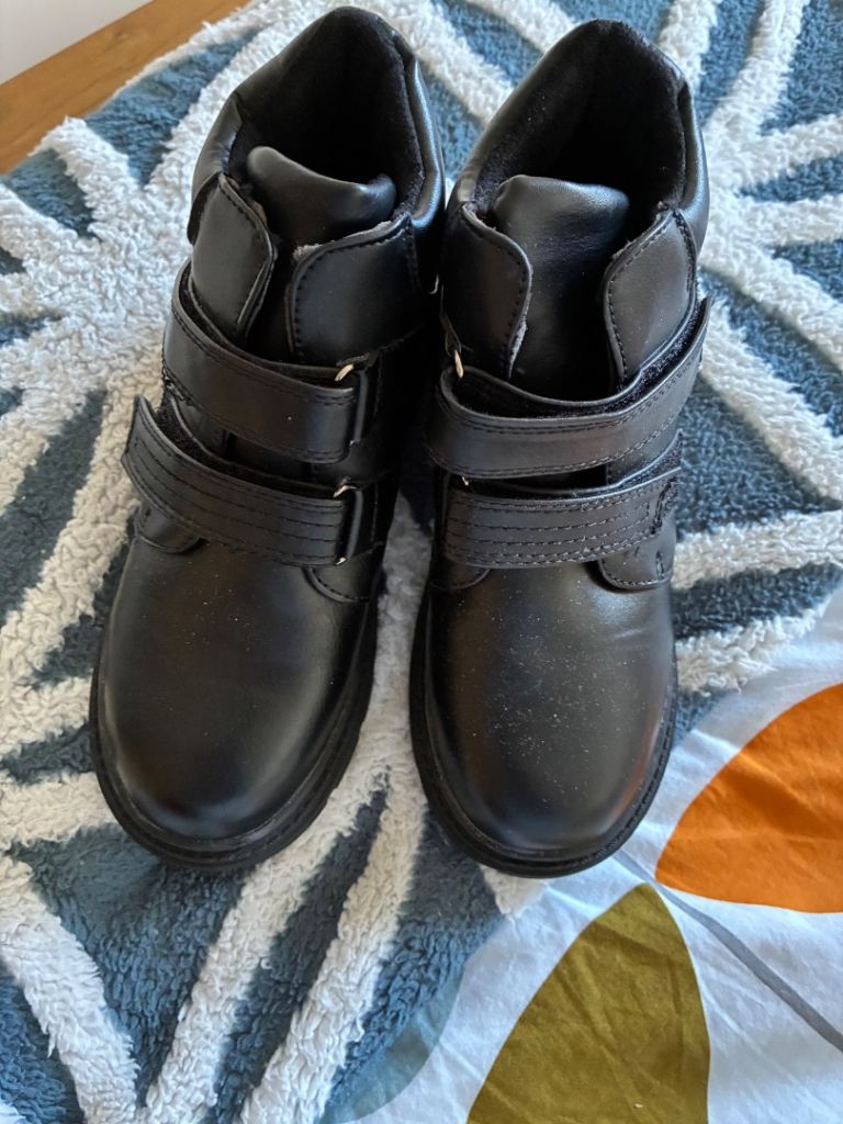  NEW BLACK KIDS BOOTS SIZE 2 JUNIOR ( EU34) 