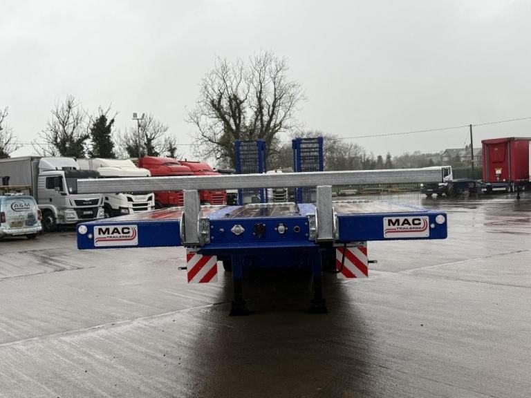 MAC 3 AXLE LOWLOADER WITH LIFTING DECK 