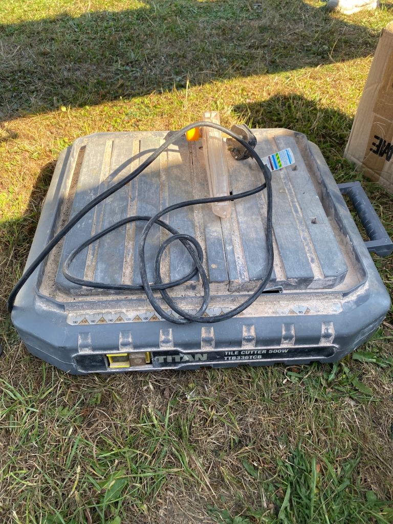 Titan Electric Tile cutter