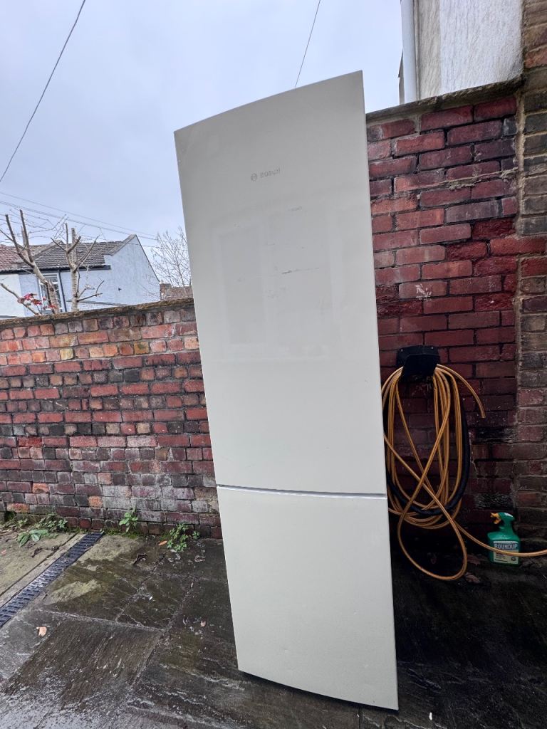 White Bosch Fridge Freezer - Good Condition
