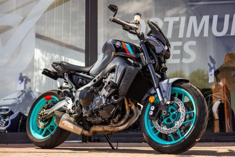 Yamaha MT-09 YOSHI ! EXTRAS ! STUNNING