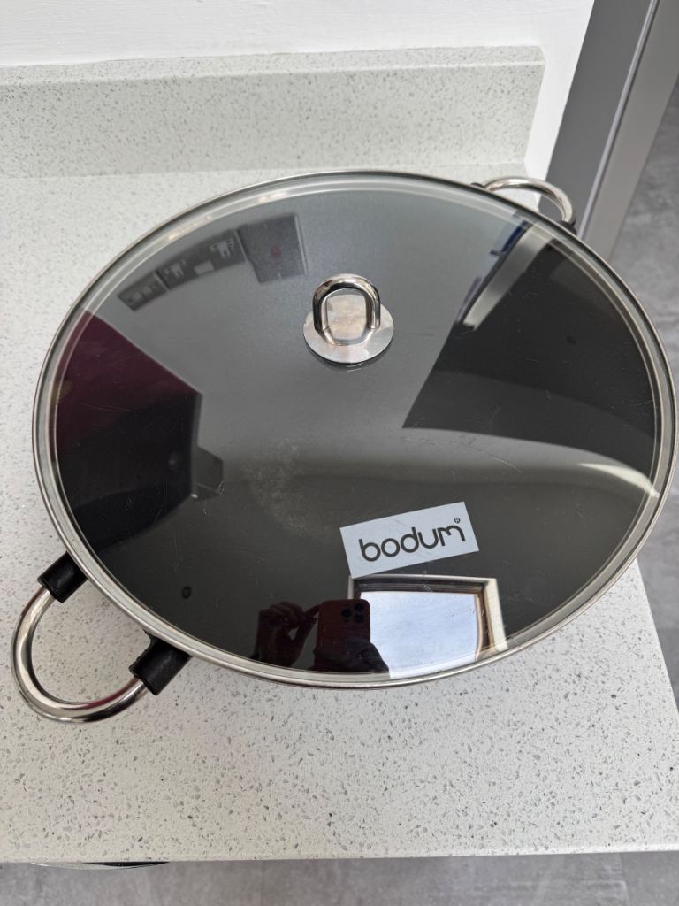 Bodum 14.5" Cast Iron Wok with Glass Lid